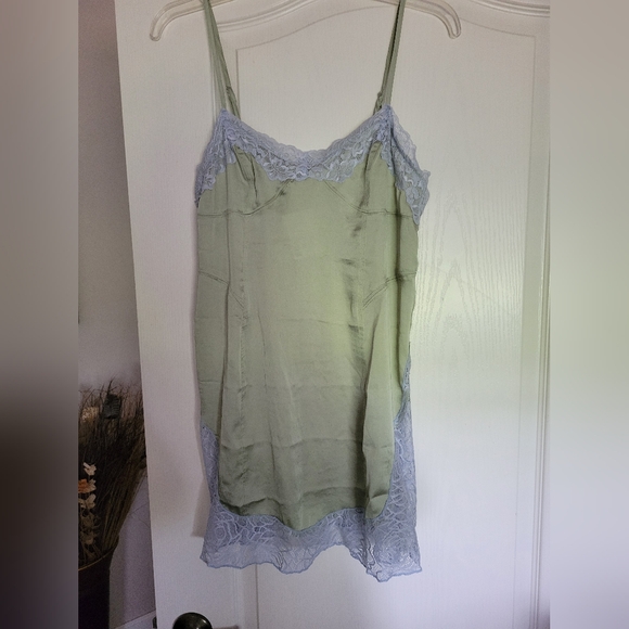 ⭐️FREE PEOPLE ARIES RISING MINI SLIP SIZE S - Picture 5 of 8